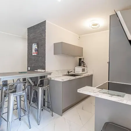 בית נופש Beautiful With Pool Near Monaco בוסוליי