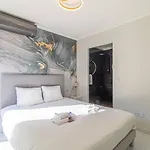 Beautiful With Pool Near Monaco בוסוליי